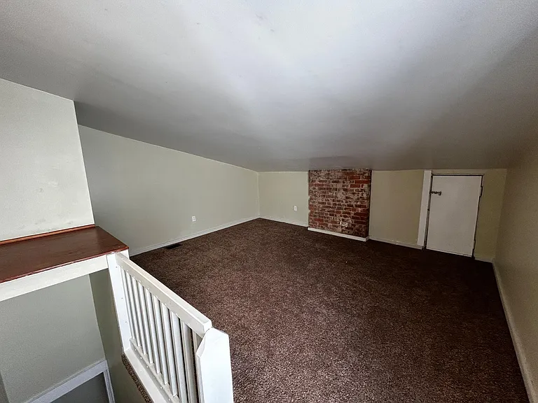 409 E 6th St #2 — Photo 17