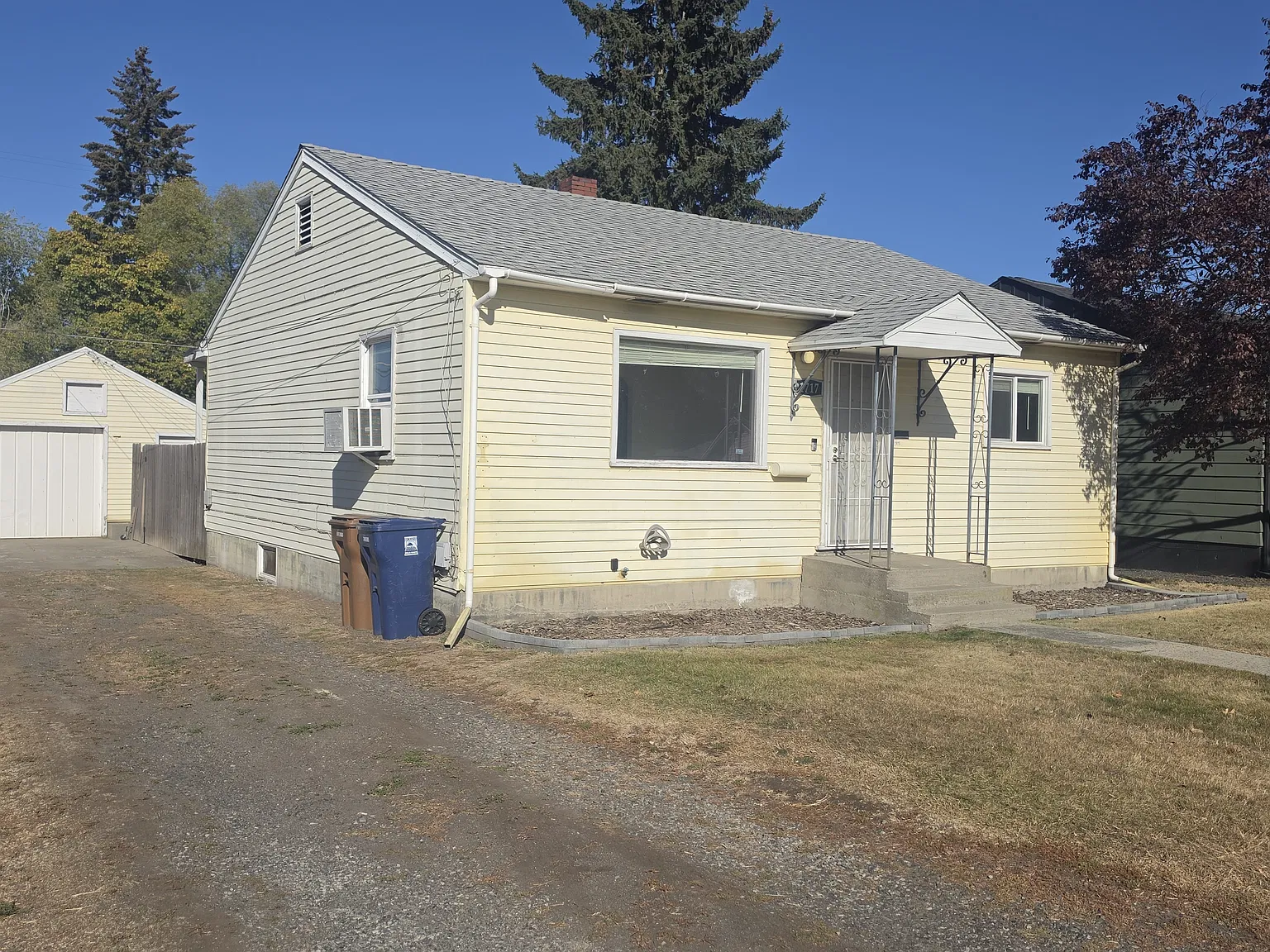 4 bed, 1860 sqft, $2,200 — Photo 3
