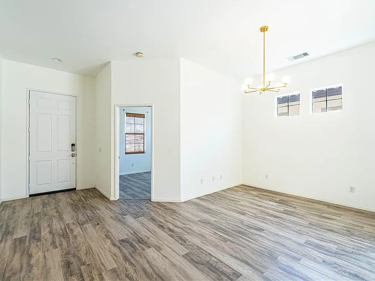 26345 Avenida Quintana — Photo 37