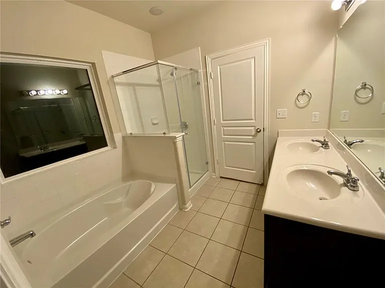 172 Hollis Ln — Photo 5