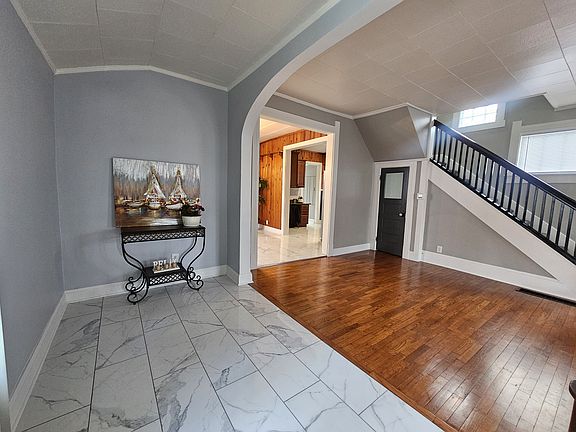 4th image of 335 W 4th St