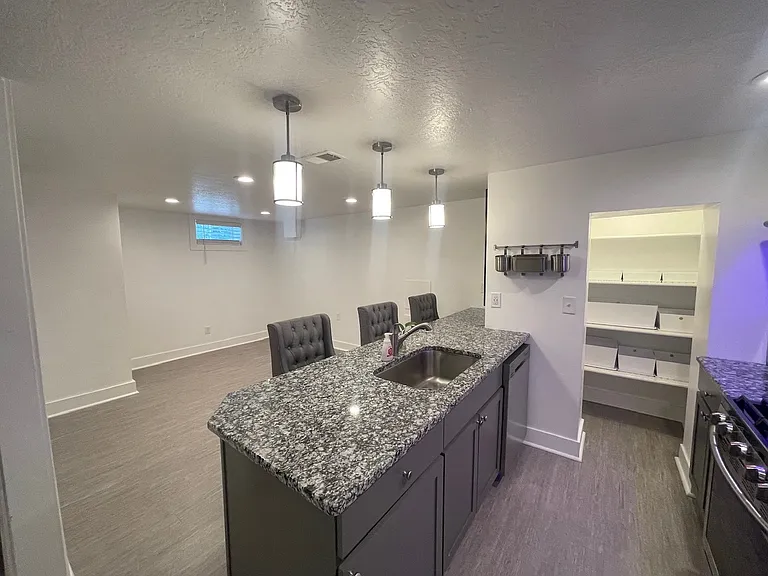 2356 Tyler Ave — Photo 9