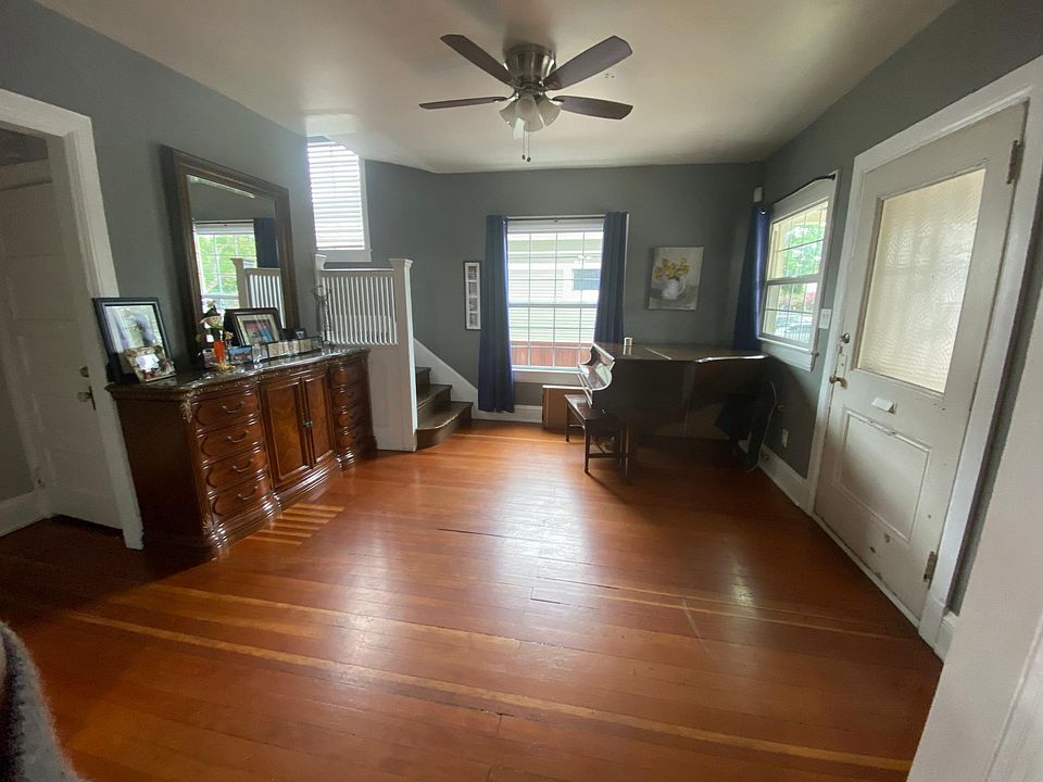 2nd image of 1152 W 35th St