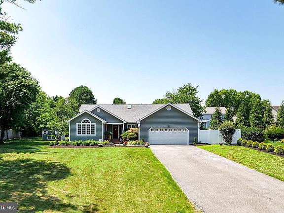 3rd image of 30860 Edgewater Dr