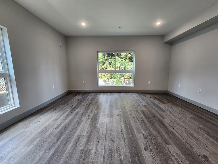 7040 N Woodman Ave #105 — Photo 12