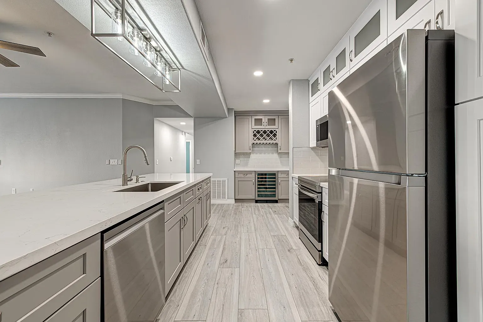 3 bed, 1326 sqft, $3,300 — Photo 2