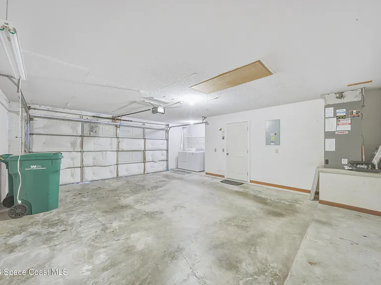 2224 Westminster Dr — Photo 21