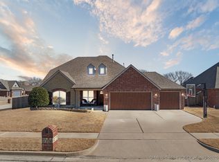 3227 S 16th St, Broken Arrow, OK 74012