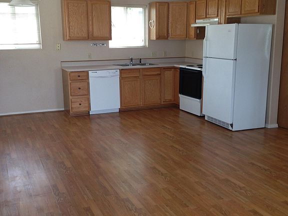 2nd image of 201 10th St APT B