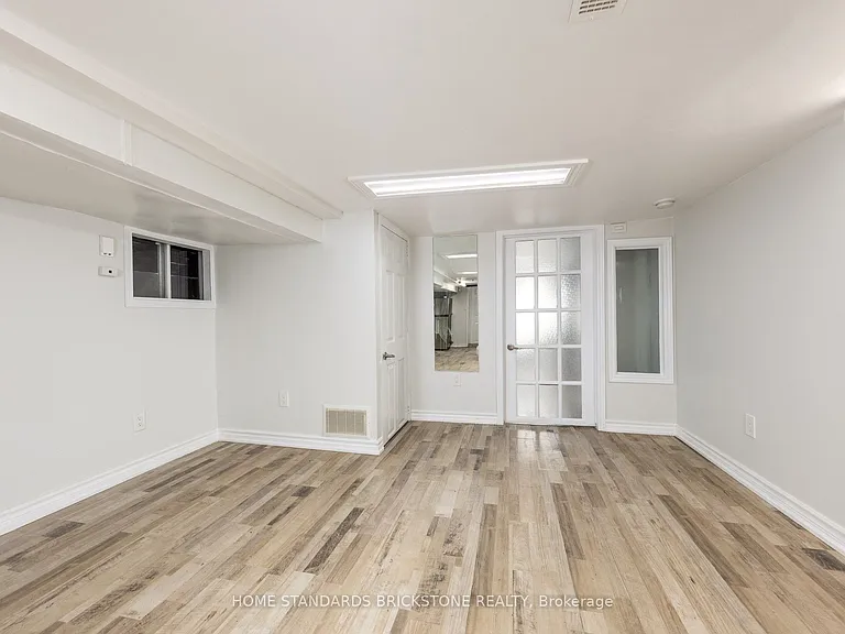 792 Pape Ave #LOWER — Photo 9