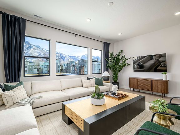 1982 E Wilshire Road