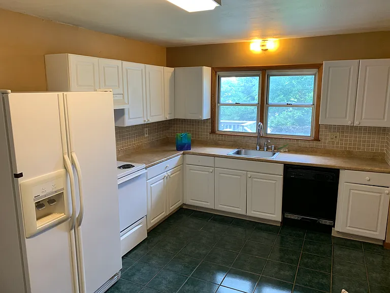 2212 Cedar Acres Dr — Photo 12
