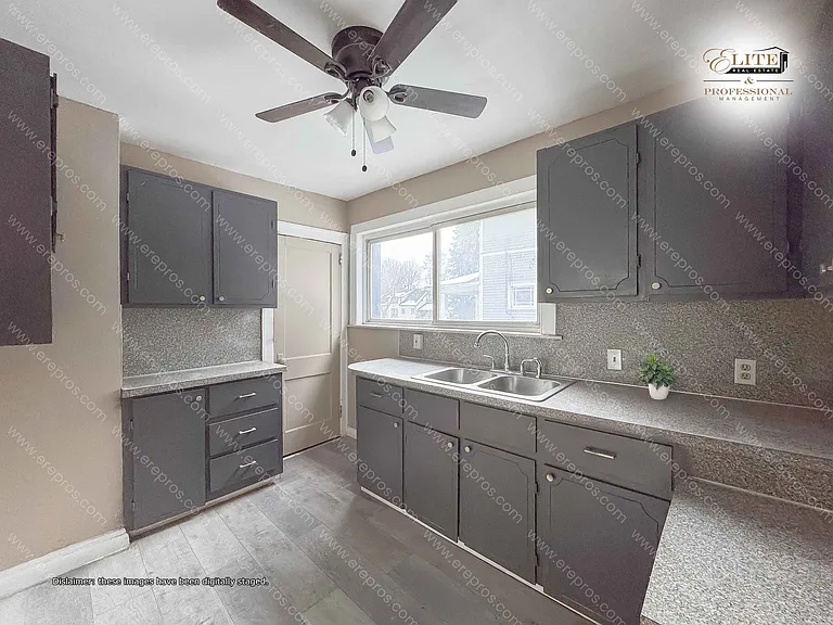 955 Perry St — Photo 9