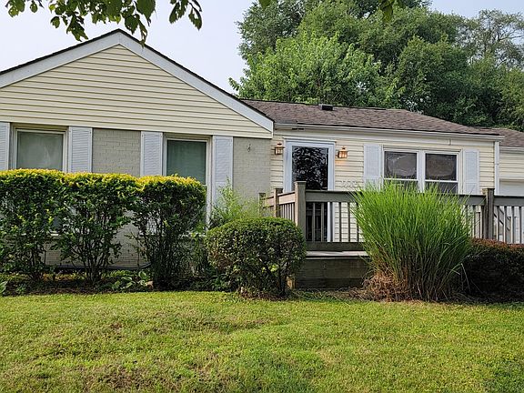 2nd image of 1445 Cardwell Sq S