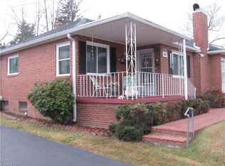 100 Bearcat Blvd, Hendersonville, NC 28791
