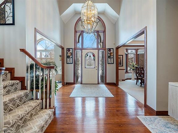 2nd image of 38195 Windy Hill Ln