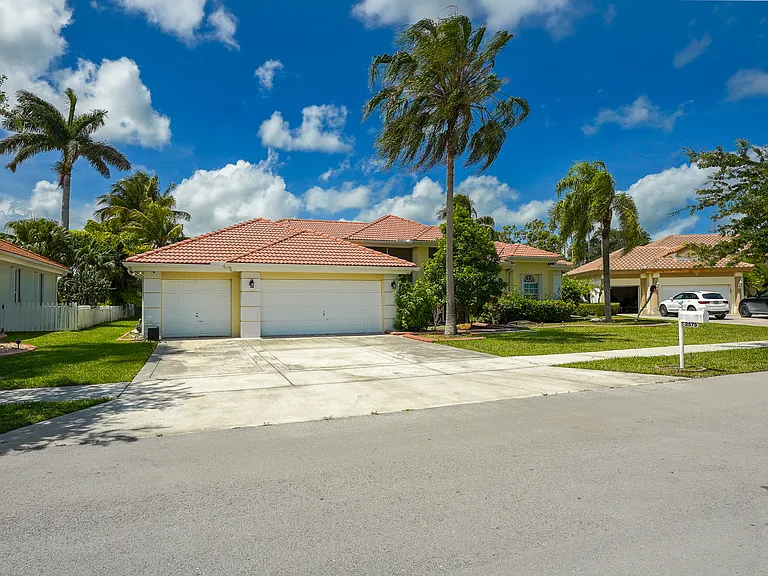 2575 Muirfield Ter — Photo 46