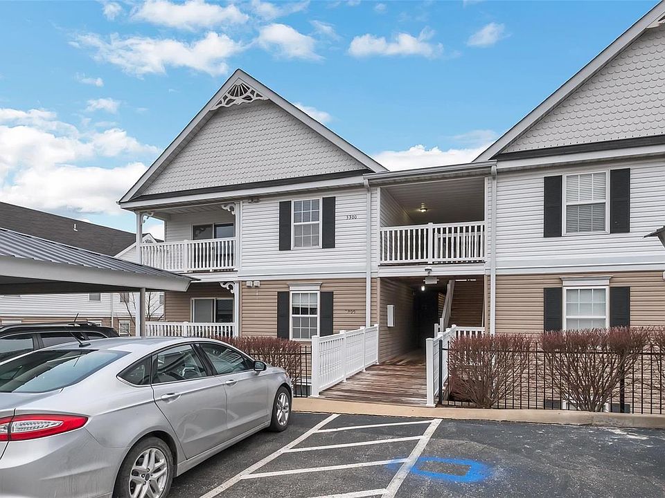 Beautiful complex, 1 assigned / covered parking spot plus guest parking available