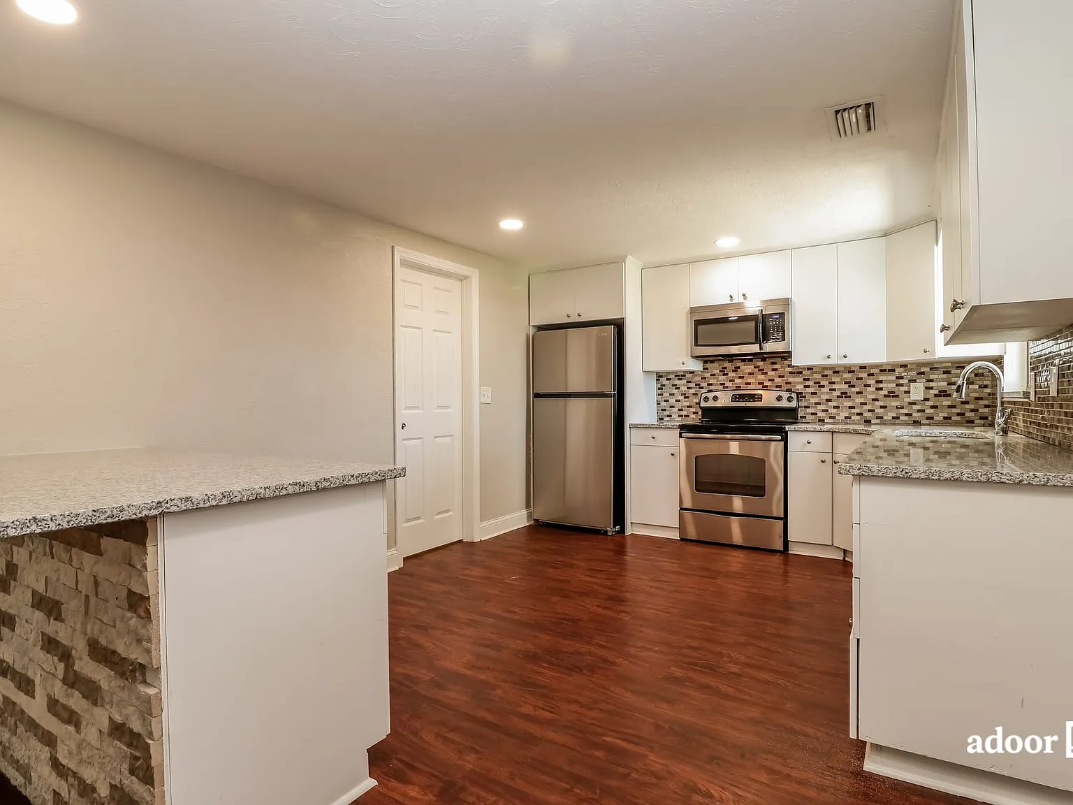 3 bed, 2.0 bath, 1148 sqft, $1,695 — Photo 3