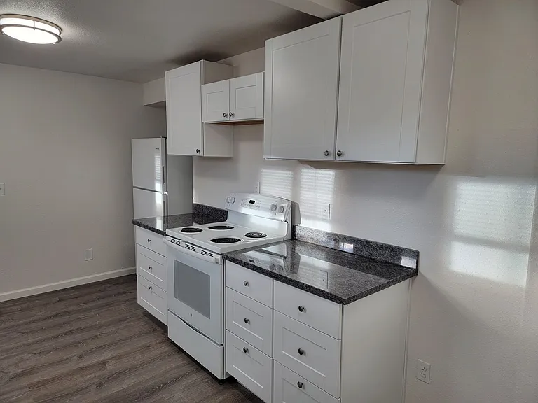 Avondale Apartments — Photo 103