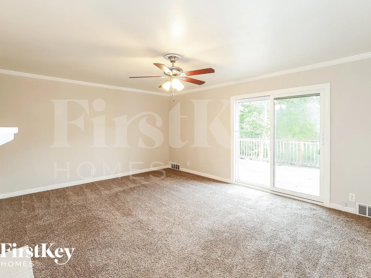 4 bed, 1.5 bath, 1200 sqft, $2,000 — Photo 2