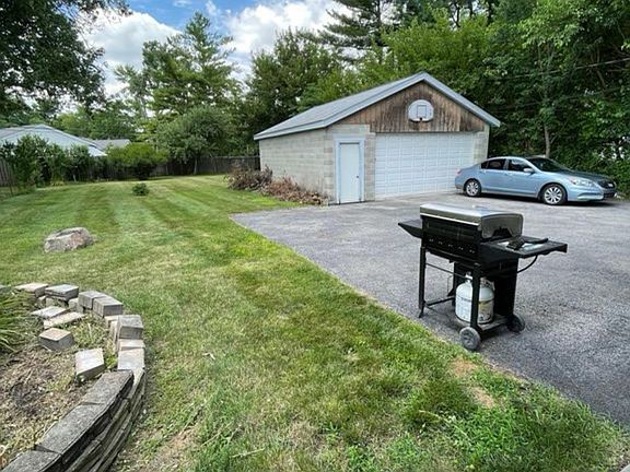 3rd image of 4127 Ashgrove Dr