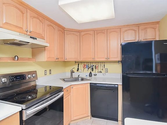 5th image of 200 Falls Blvd #304