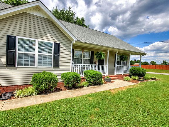 3rd image of 304 Fall Creek Dr