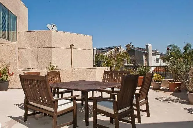 1633 S Bentley Ave #102 — Photo 24