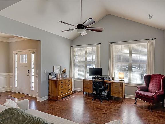 3rd image of 3 Harbor Glen Ct