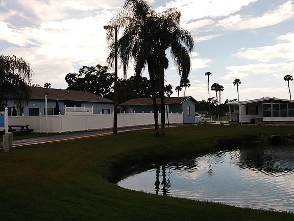 4th image of 5751 Westlake Dr