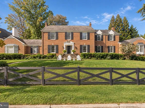 6928 Barrett Ln, Bethesda, MD 20814