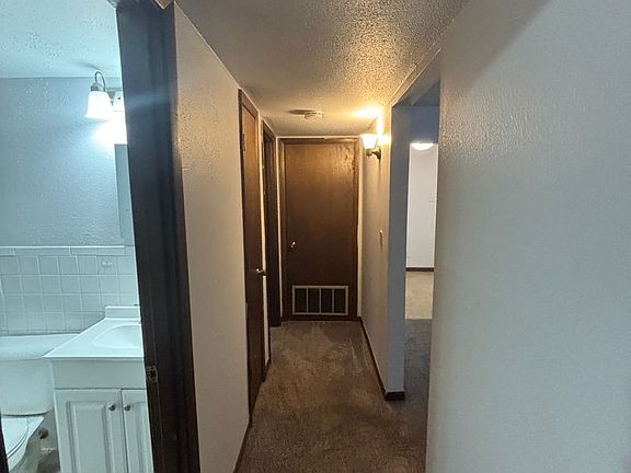 3rd image of 733-747 Russell Rd #747-27