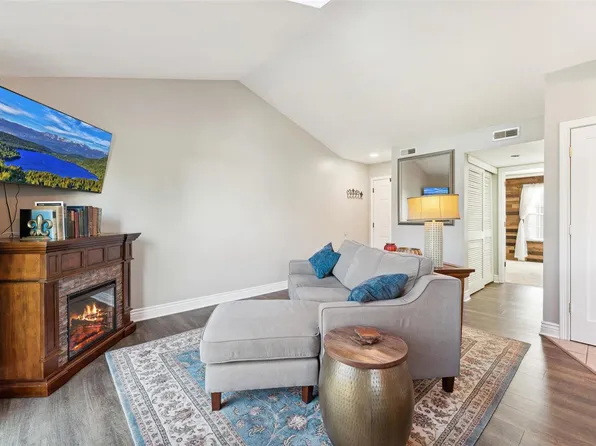 1512 Surrey Ln Unit C, Saint Charles, MO 63304