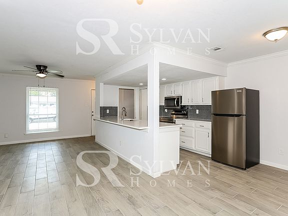 4th image of 2701 Meadows Dr