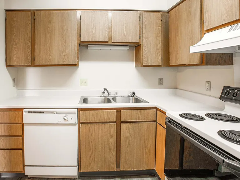 Port Crossing Apartments — Photo 78