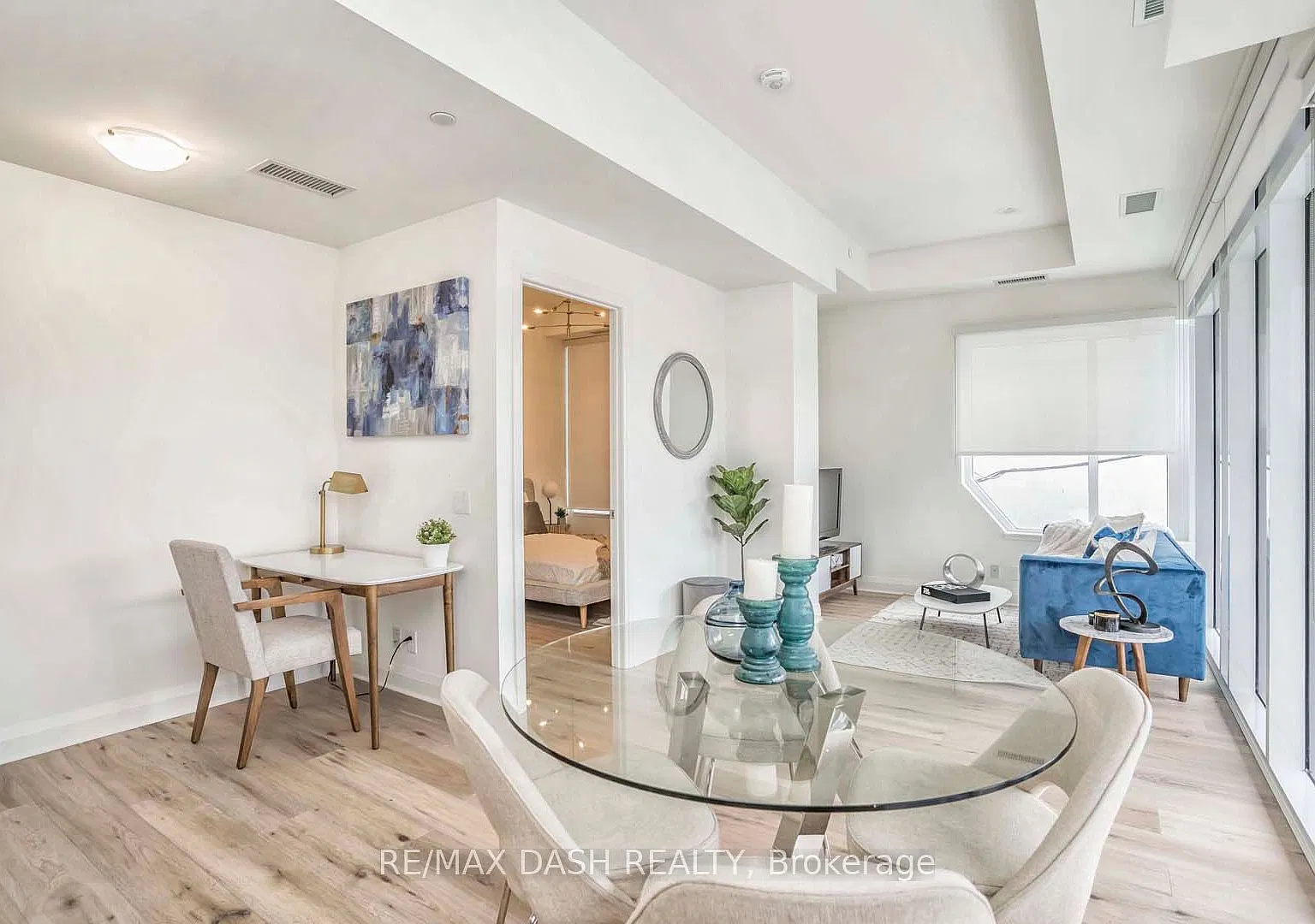 151 Avenue Rd — Photo 1