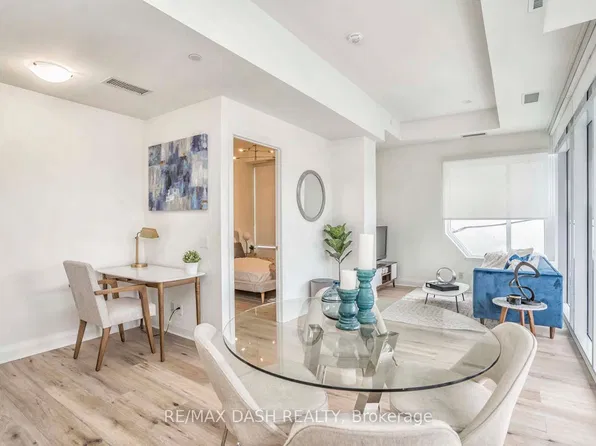 151 Avenue Rd #205, Toronto, ON M5R 0B8