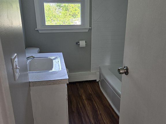 4th image of 137 Waterman St #2