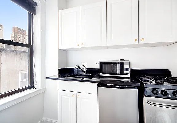 3rd image of 457 W 57th St #615