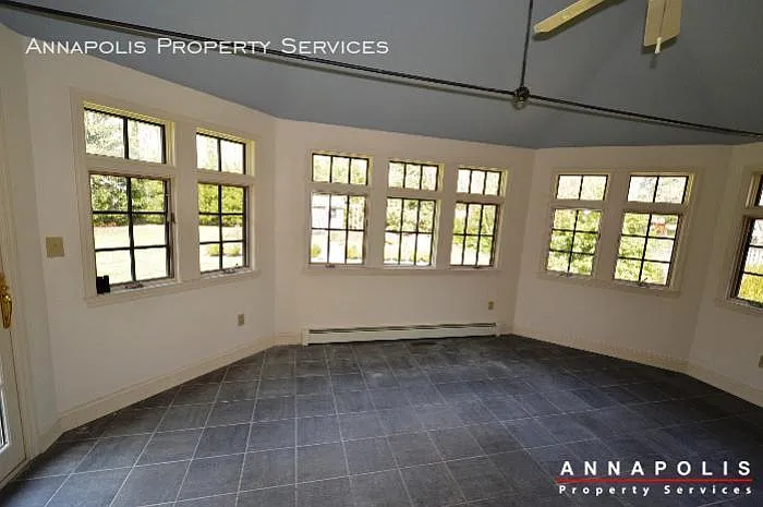 208 Avondale Cir — Photo 37