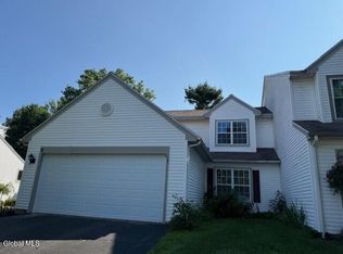 6 Malibu Hl, Rensselaer, NY 12144