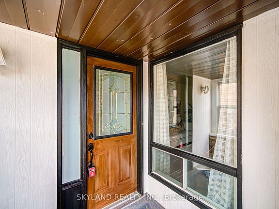 4th image of 56 Upton Cres