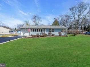 4 Delsey Rd, Kendall Park, NJ 08824