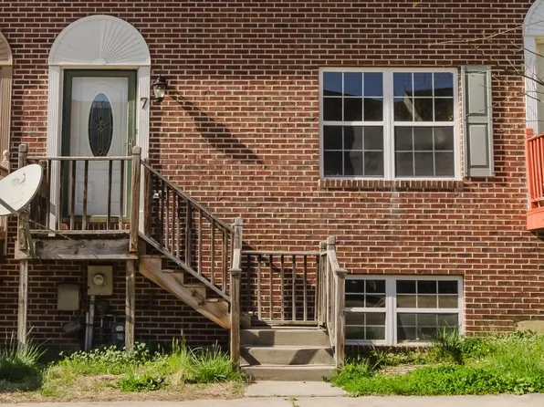 7 Freedom Ct, New Castle, DE 19720