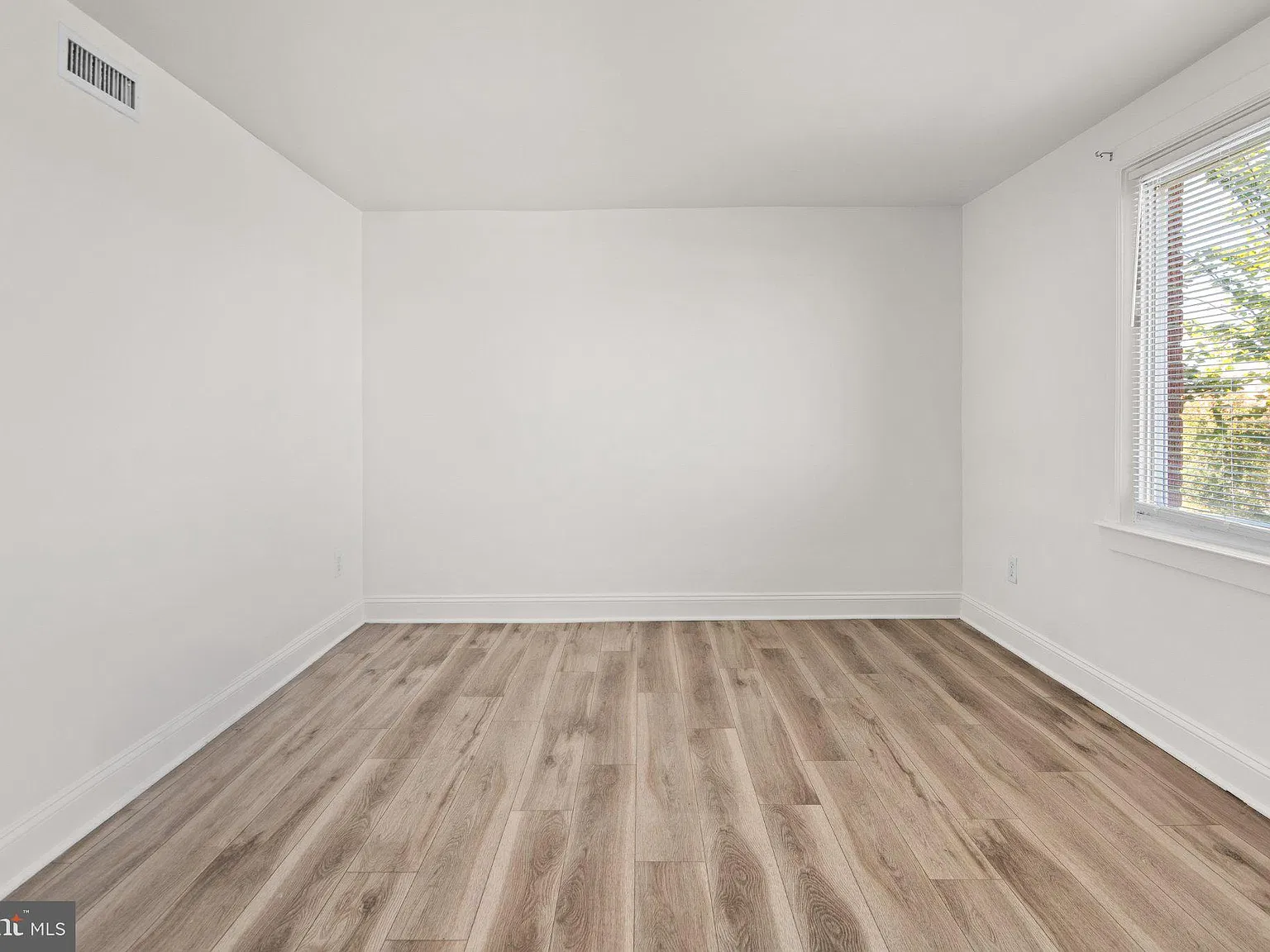 2 bed, 1.0 bath, 896 sqft, $1,650 — Photo 2