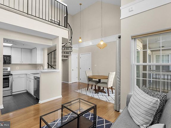 4th image of 909 Hillside Lake Ter APT 508