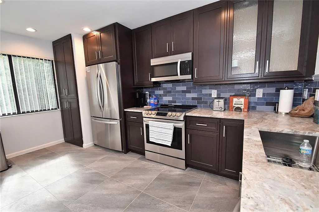 2 bed, 2.0 bath, 1211 sqft, $2,400 — Photo 3
