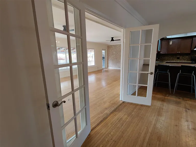 733 NE 18th Ave — Photo 37