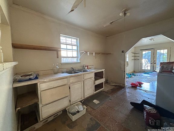 4th image of 2917 CHIHUAHUA ST